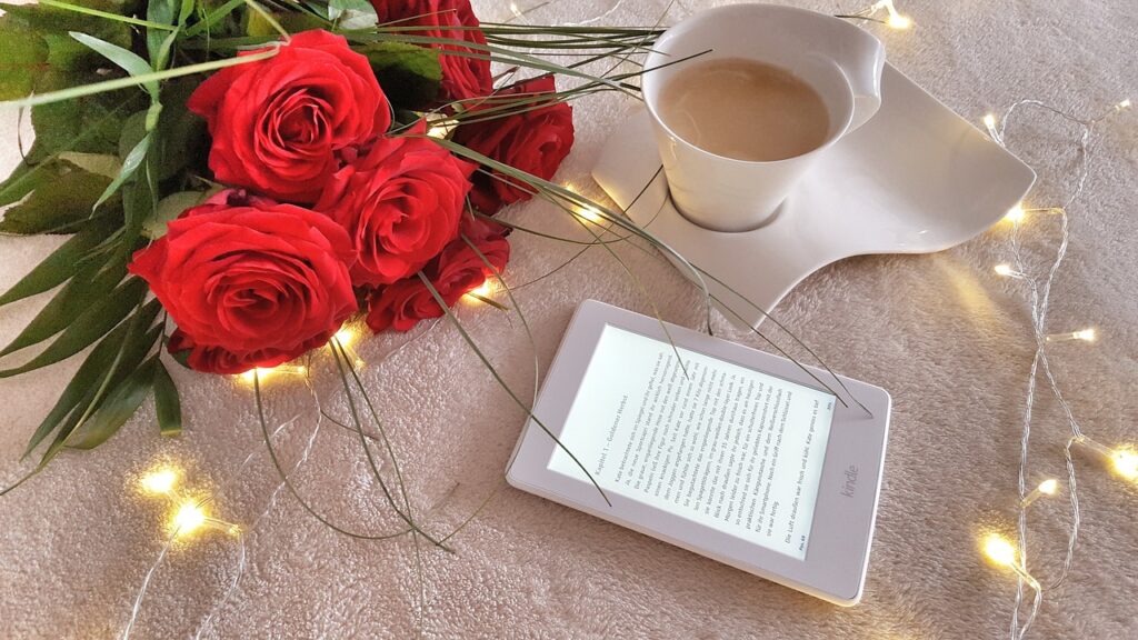 バラの花束とコーヒーとKindle