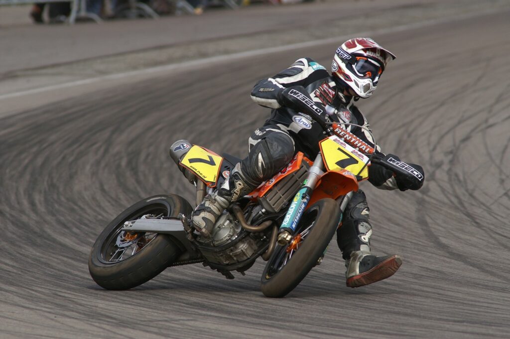 危険なバイクライディング